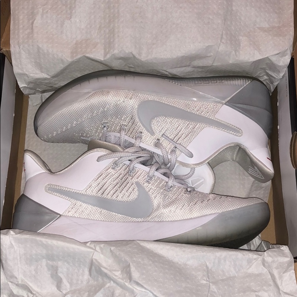 Nike Kobe A.D. White Black  size 9.5